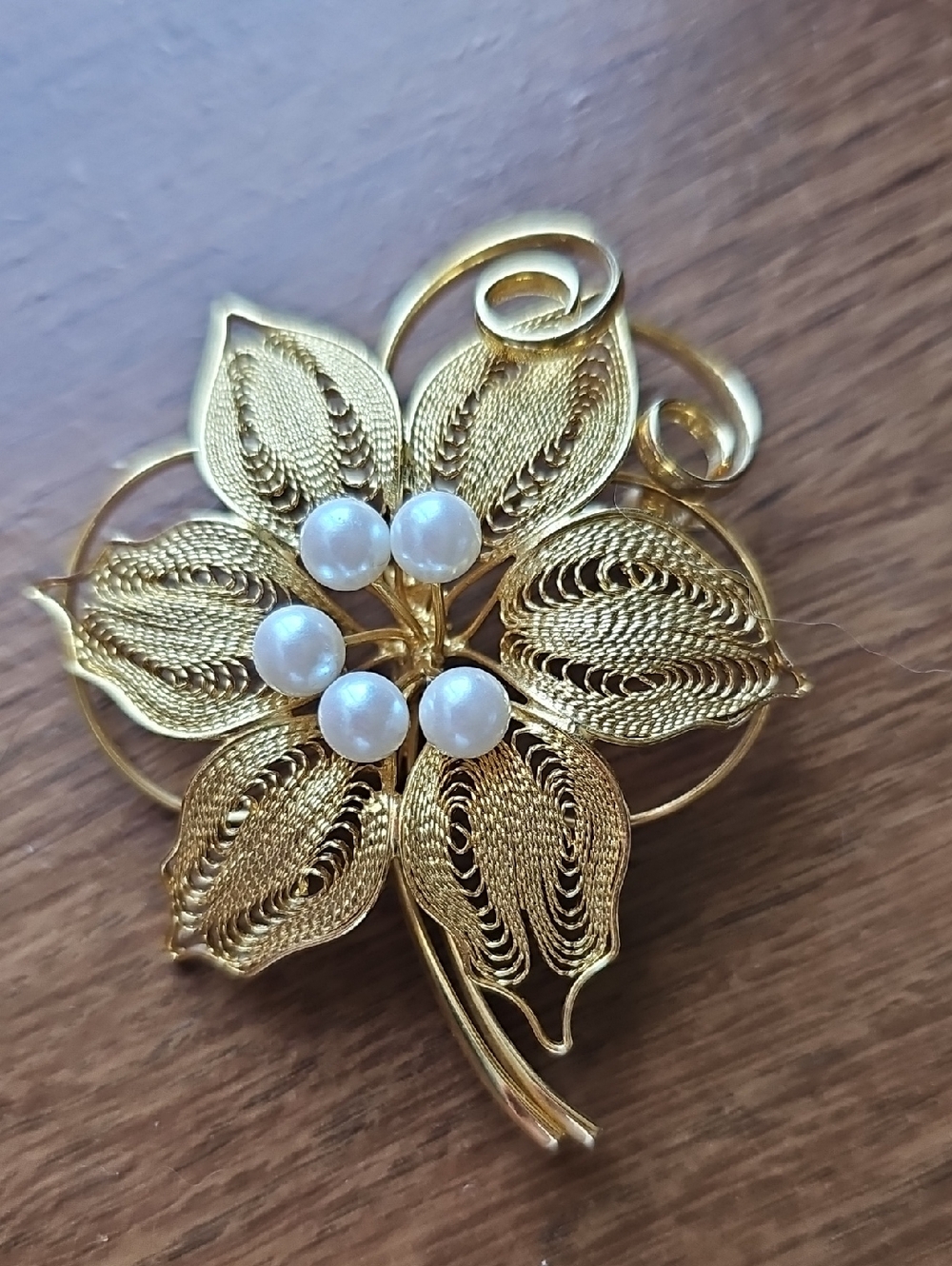 EUC Mid Century Modern Gold Filigree Flower Brooch with Pearl Accents 2 1/2"